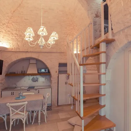 Trulli Antichi Mestieri - Widespread Trulli In The Historic Center Oda ve Kahvaltı 3*