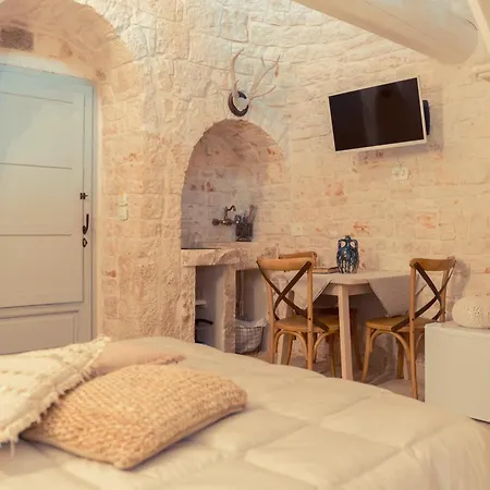 Trulli Antichi Mestieri - Widespread Trulli In The Historic Center