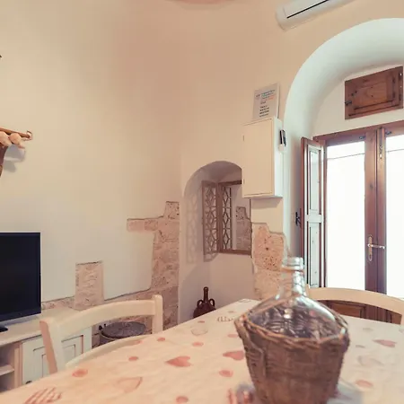 Trulli Antichi Mestieri - Widespread Trulli In The Historic Center