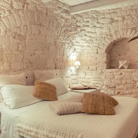 Trulli Antichi Mestieri - Widespread Trulli In The Historic Center