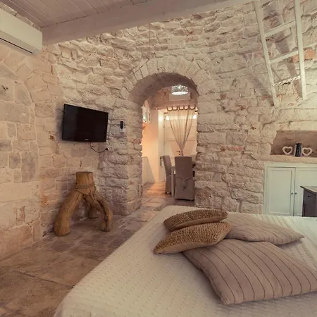 Oda ve Kahvaltı Trulli Antichi Mestieri - Widespread Trulli In The Historic Center 3*