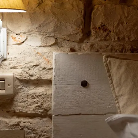 Oda ve Kahvaltı Trulli Antichi Mestieri - Widespread Trulli In The Historic Center 3*