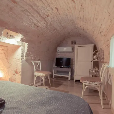 Trulli Antichi Mestieri - Widespread Trulli In The Historic Center