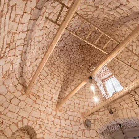 Trulli Antichi Mestieri - Widespread Trulli In The Historic Center