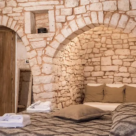 Trulli Antichi Mestieri - Widespread Trulli In The Historic Center Oda ve Kahvaltı Alberobello