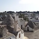 Trulli Antichi Mestieri - Widespread Trulli In The Historic Center