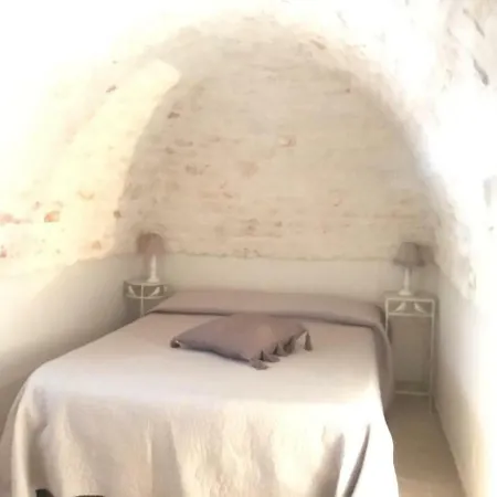 לינה וארוחת בוקר Trulli Antichi Mestieri - Widespread Trulli In The Historic Center *