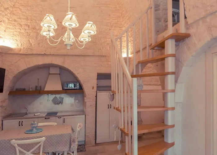 Trulli Antichi Mestieri - Widespread Trulli In The Historic Center Couette-café 3*