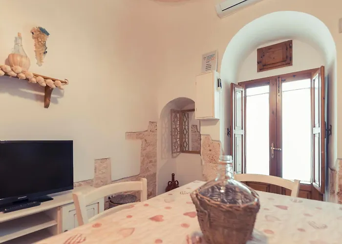 Trulli Antichi Mestieri - Widespread Trulli In The Historic Center