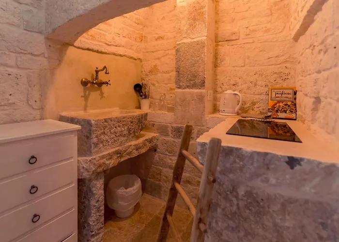 Trulli Antichi Mestieri - Widespread Trulli In The Historic Center Alberobello