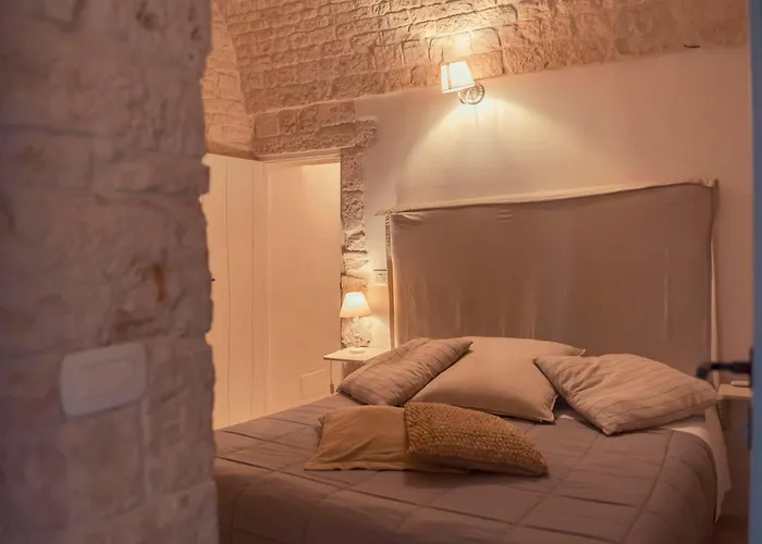 Trulli Antichi Mestieri - Widespread Trulli In The Historic Center Couette-café